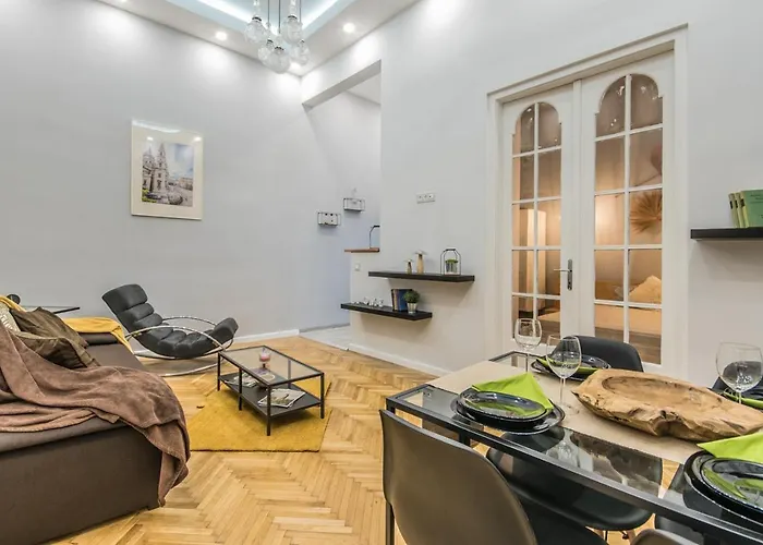 SemmiHome Budapest Semmelweis Street